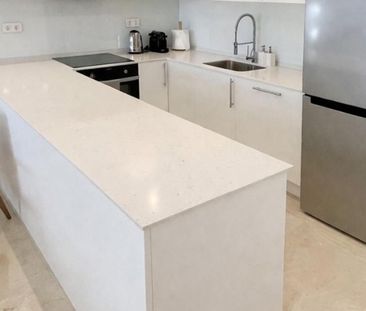 2 Bedroom Apartment For Rent in Estepona, Málaga - Photo 5