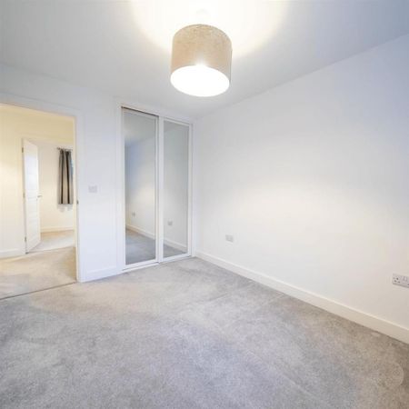 4 bedroom detached house to rent - Photo 2