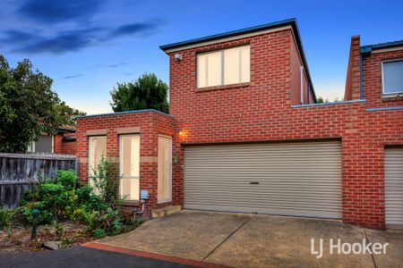 Renter's dream home - Close to all amenities! - Photo 3