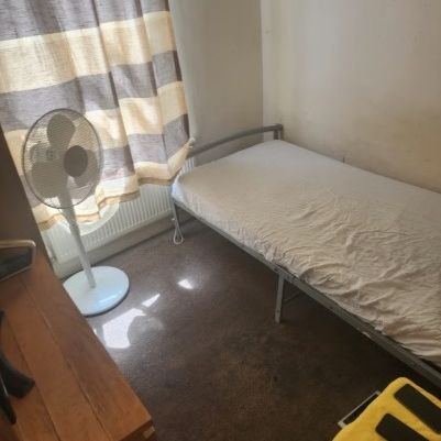 Room in a Shared House, Harrow Road, E11 - Photo 1