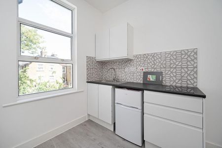 Studio to rent - Photo 2