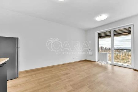 Pronájem bytu 1+kk, Za černým mostem, 35 m - Фото 4