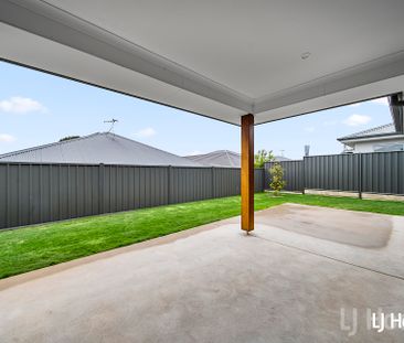 108 Weatherstone Circuit, Googong NSW 2620 - House For Rent | Domain - Photo 6