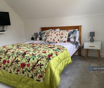 1 bedroom in a house share to rent - Photo 1