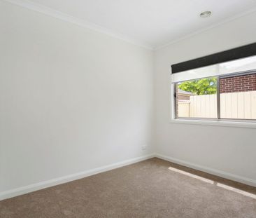 Stylish & Sure to Impress! - Photo 5