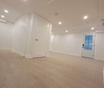 For Lease - 14 Eves Court, Newmarket, Ontario - Photo 3