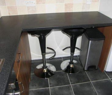 3 bedroom end of terrace house to rent - Photo 4