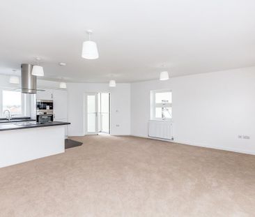 3 bedroom flat to rent - Photo 2