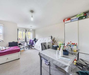 Whitehead Way, Aylesbury, HP21 - Photo 1
