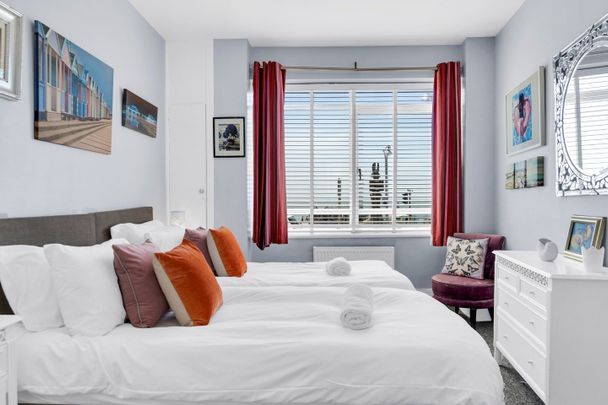 3 Bed Flat, Kings Road, BN1 - Photo 1