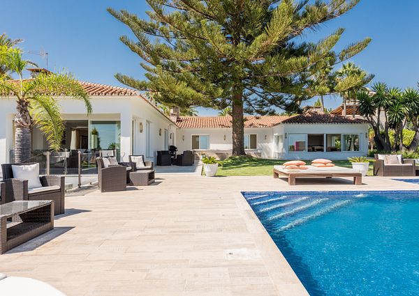 Fully renovated villa on a large plot with sea views