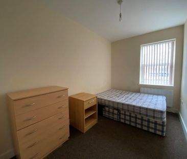 3 bedroom apartment to rent - Photo 4