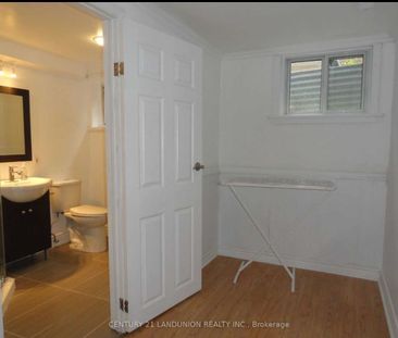 For Lease - 36 Roundwood Court, Toronto, Ontario - Photo 2