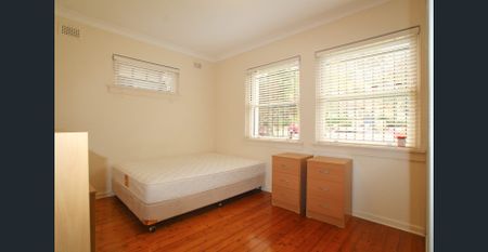 Fantastic Location, Comfortable Apartment ** Available 25/11/25 ** - Photo 3