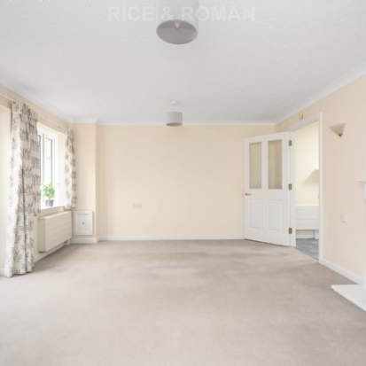 1 bedroom property to rent in Teddington - Photo 1