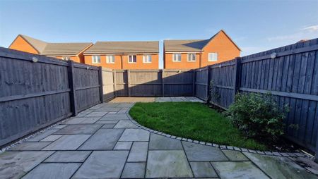 3 bedroom semi-detached house to rent - Photo 2