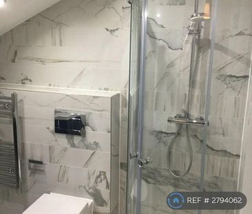 2 bedroom penthouse to rent - Photo 4