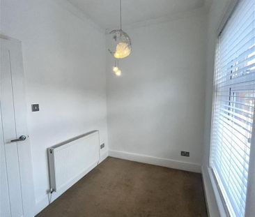 2 bedroom end of terrace house to rent - Photo 4