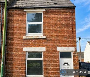 2 bedroom end of terrace house to rent - Photo 2