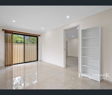 7a Mubo Cres, Holsworthy, NSW 2173 - Photo 5