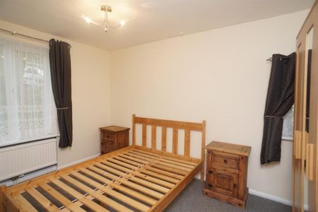 2 bedroom Flat To Let - Photo 2