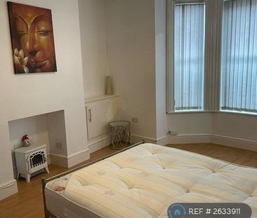 1 bedroom in a house share to rent - Photo 2