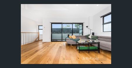 Three-Bedroom Townhouse – Altona North - Photo 2