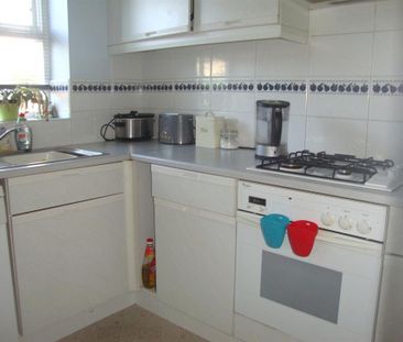 2 bedroom mews to rent - Photo 1