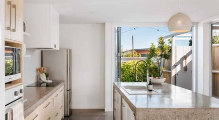 Spacious Family Home - Photo 3