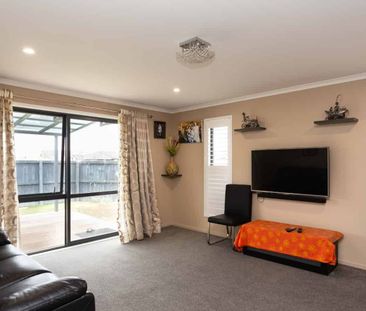 Executive 3 Bedroom Family Home in Wigram! - Photo 1