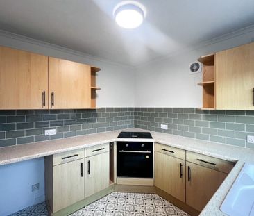 Barnes Close - Photo 3