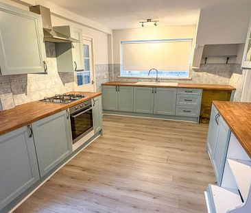 3 bedroom semi-detached house to rent - Photo 6