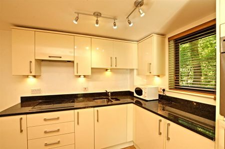 2 bedroom flat to rent - Photo 5