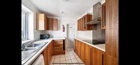 4 bedroom terraced house to rent - Photo 3