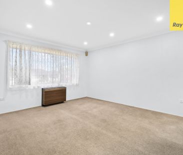 FAMILY HOME IN PRIME LOCATION! - Photo 1