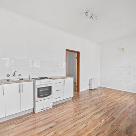 Cosy First Floor Unit - Photo 4