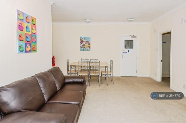 1 bedroom in a flat share to rent - Photo 1