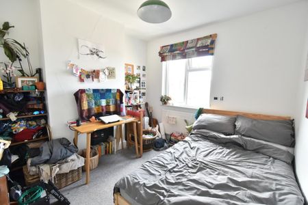 3 bedroom semi-detached house to rent - Photo 5