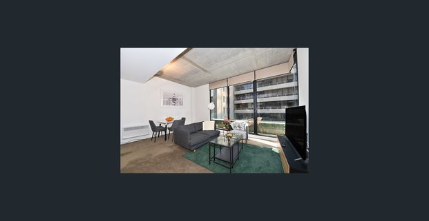 Close to everything, fully furnished 1 bedroom apartment, walk to everywhere! - Photo 1