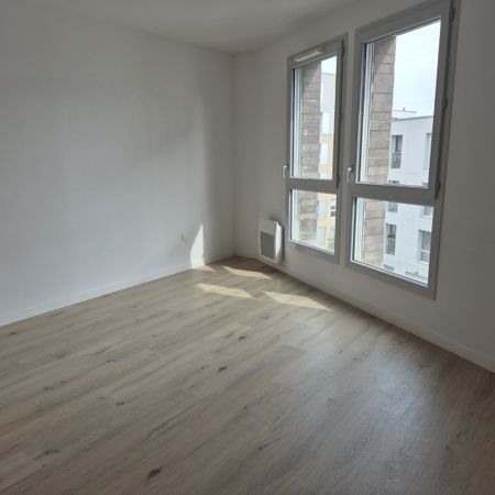 Location Appartement 2 pièces 45m² LILLE 59000 - Photo 4