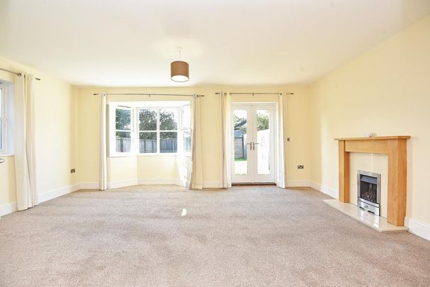 4 bedroom semi-detached house to rent - Photo 1