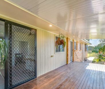 Spacious 3 Bedroom Family Home with Large Shed and Rumpus Room - Photo 3