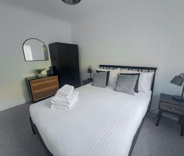 3 bedroom flat to rent - Photo 3