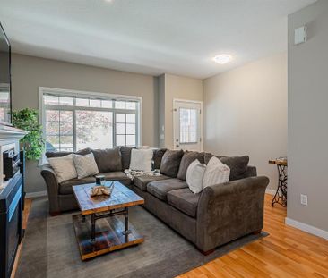 Three Bedroom Townhouse in Clayton Heights Surrey in Great School C... - Photo 1