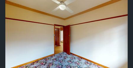 Large three bedroom home - Photo 2