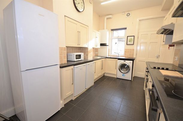 58, Brocco Bank, Botanical Gardens, Sheffield S11 8RR - Photo 1