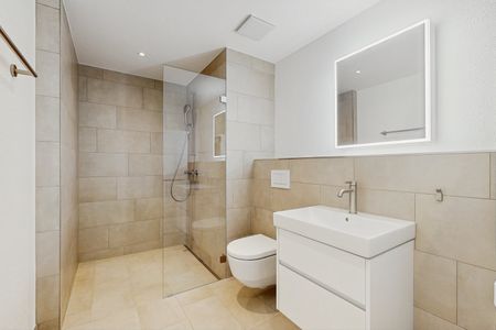 Moderne 2.5-Zimmer-Wohnung mit Mietgarten und Holzterrasse in Zürich-Schwamen - Foto 5