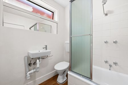 Two Bedroom Apartment In A Good Location! - Photo 5