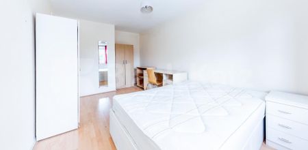 Spacious 3 bed to let in the heart of Camden - Photo 2