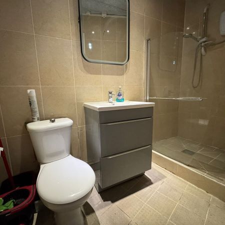 1 Bed Flat, Bardney Road, SM4 - Photo 3